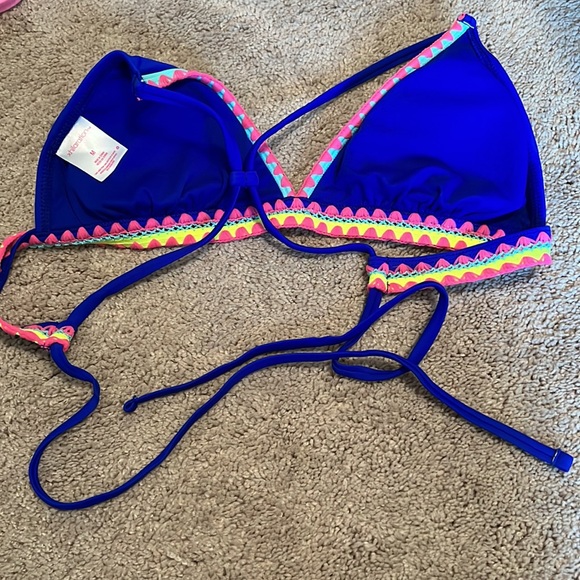 size M target bikini top, never worn, great condition, tie back. - Picture 3 of 4